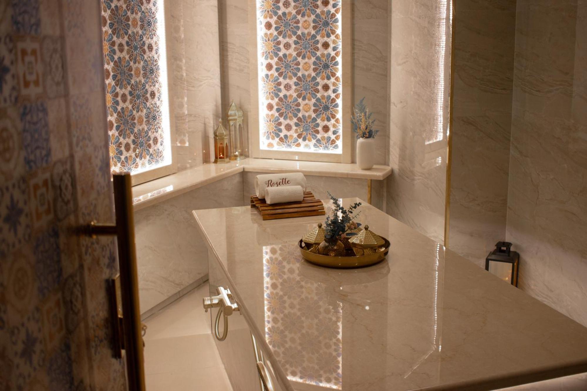 Central Inn Souq Waqif Доха Екстериор снимка